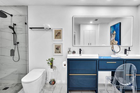 Townhouse in Miami, Florida 3 bedrooms, 156.08 sq.m. № 2003563 - photo 18