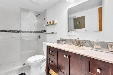 Townhouse in Miami, Florida 3 bedrooms, 156.08 sq.m. № 2003563 - photo 24