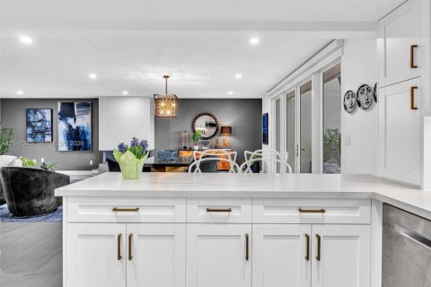 Townhouse in Miami, Florida 3 bedrooms, 156.08 sq.m. № 2003563 - photo 13