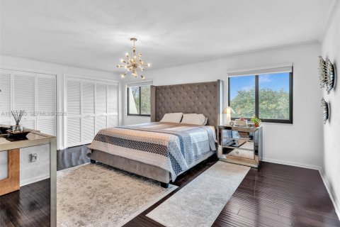 Townhouse in Miami, Florida 3 bedrooms, 156.08 sq.m. № 2003563 - photo 16