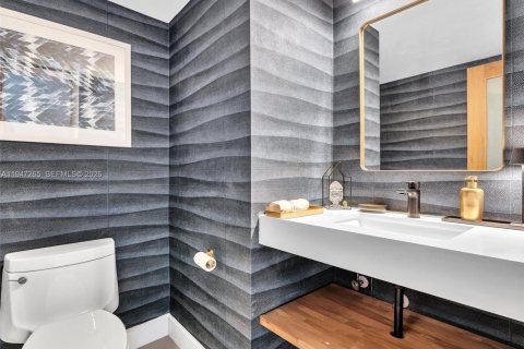 Townhouse in Miami, Florida 3 bedrooms, 156.08 sq.m. № 2003563 - photo 15