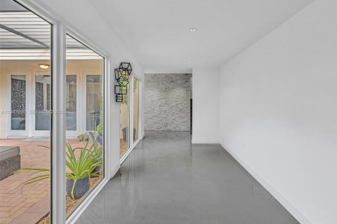 Townhouse in Miami, Florida 3 bedrooms, 156.08 sq.m. № 2003563 - photo 4