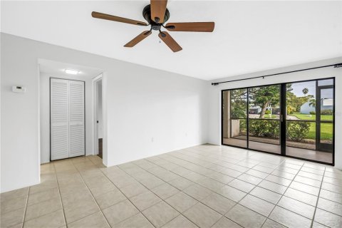 Condo in Bradenton, Florida, 2 bedrooms  № 1900310 - photo 10