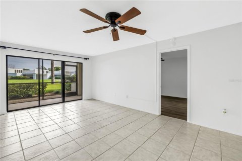 Condo in Bradenton, Florida, 2 bedrooms  № 1900310 - photo 9