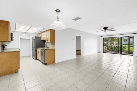 Condo in Bradenton, Florida, 2 bedrooms  № 1900310 - photo 12