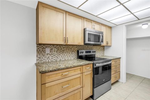 Condo in Bradenton, Florida, 2 bedrooms  № 1900310 - photo 13