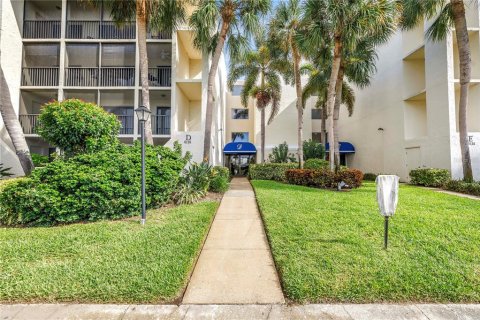 Condo in Bradenton, Florida, 2 bedrooms  № 1900310 - photo 1