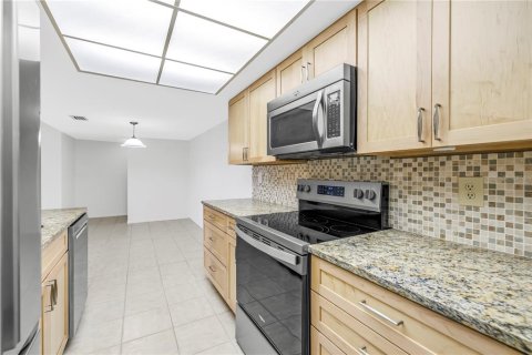 Condo in Bradenton, Florida, 2 bedrooms  № 1900310 - photo 16