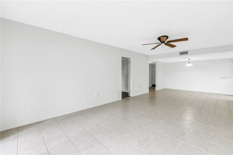 Condo in Bradenton, Florida, 2 bedrooms  № 1900310 - photo 8