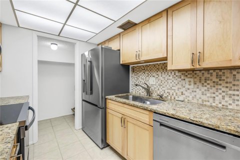 Condo in Bradenton, Florida, 2 bedrooms  № 1900310 - photo 15