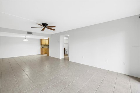 Condo in Bradenton, Florida, 2 bedrooms  № 1900310 - photo 7