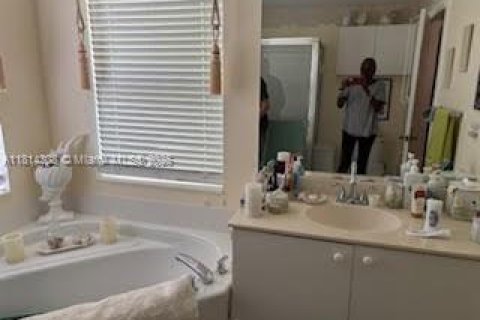 Casa en venta en Royal Palm Beach, Florida, 3 dormitorios, 171.03 m2 № 1786917 - foto 11