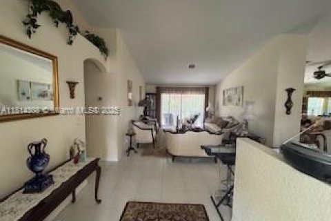 Casa en venta en Royal Palm Beach, Florida, 3 dormitorios, 171.03 m2 № 1786917 - foto 4