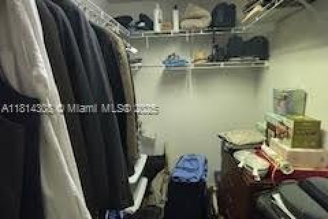 Casa en venta en Royal Palm Beach, Florida, 3 dormitorios, 171.03 m2 № 1786917 - foto 15