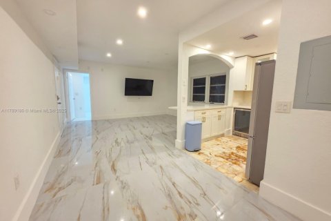 Condo in Miami Beach, Florida, 2 bedrooms  № 2014705 - photo 6