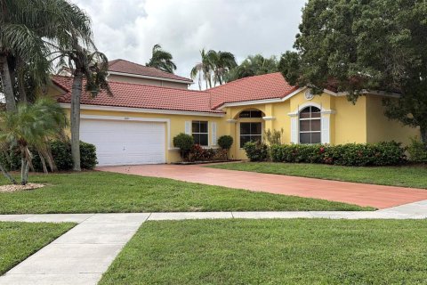 House in Lake Worth, Florida 3 bedrooms, 160.16 sq.m. № 2394789 - photo 2