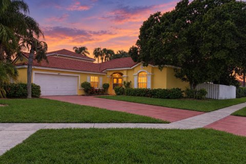 House in Lake Worth, Florida 3 bedrooms, 160.16 sq.m. № 2394789