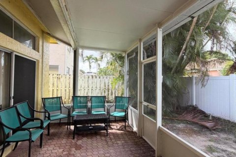 House in Lake Worth, Florida 3 bedrooms, 160.16 sq.m. № 2394789 - photo 13