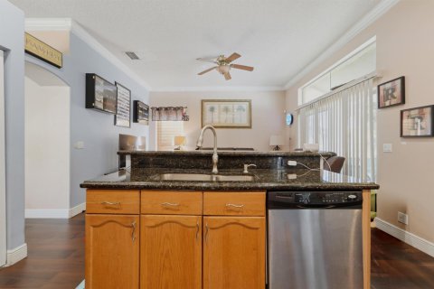 House in Lake Worth, Florida 3 bedrooms, 160.16 sq.m. № 2394789 - photo 15