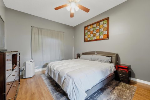 House in Lake Worth, Florida 3 bedrooms, 160.16 sq.m. № 2394789 - photo 19