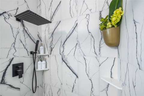 House in Coral Springs, Florida 4 bedrooms, 189.52 sq.m. № 2006547 - photo 8