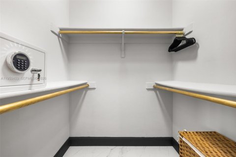 House in Coral Springs, Florida 4 bedrooms, 189.52 sq.m. № 2006547 - photo 6