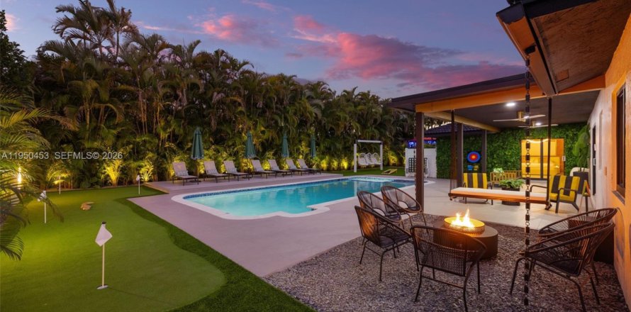 House in Coral Springs, Florida 4 bedrooms, 189.52 sq.m. № 2006547