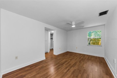 House in Tampa, Florida 3 bedrooms, 152.92 sq.m. № 1858382 - photo 12