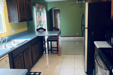 Villa ou maison à louer à Port St. Lucie, Floride: 2 chambres, 141.58 m2 № 2181433 - photo 6