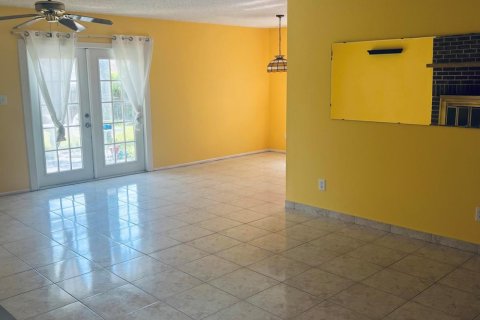 Villa ou maison à louer à Port St. Lucie, Floride: 2 chambres, 141.58 m2 № 2181433 - photo 4