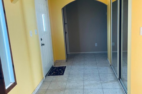 Villa ou maison à louer à Port St. Lucie, Floride: 2 chambres, 141.58 m2 № 2181433 - photo 3