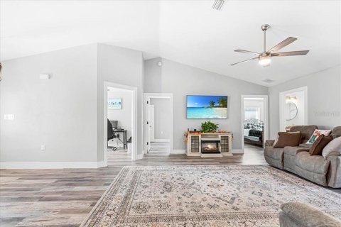 Villa ou maison à vendre à Brooker, Floride: 4 chambres, 158.86 m2 № 2142388 - photo 4