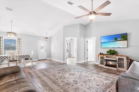 Villa ou maison à vendre à Brooker, Floride: 4 chambres, 158.86 m2 № 2142388 - photo 3