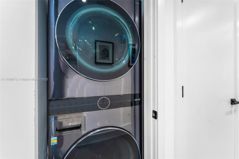 Снять в аренду кондоминиум в Майами, Флорида 3 спальни, 169.55м2, № 1697248 - фото 24