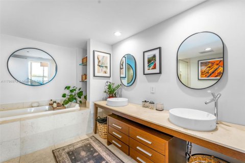 Снять в аренду кондоминиум в Майами, Флорида 3 спальни, 169.55м2, № 1697248 - фото 12