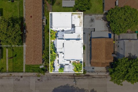 Appartement à louer à Miami, Floride: 3 chambres, 216.46 m2 № 2265557 - photo 4