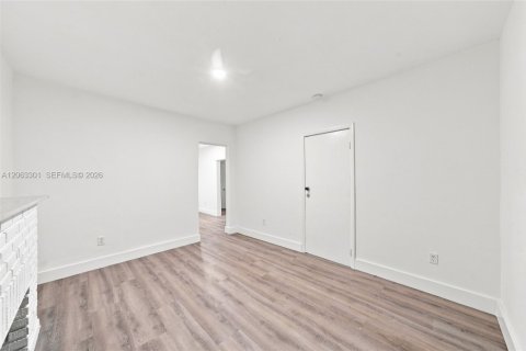 Appartement à louer à Miami, Floride: 3 chambres, 216.46 m2 № 2265557 - photo 9