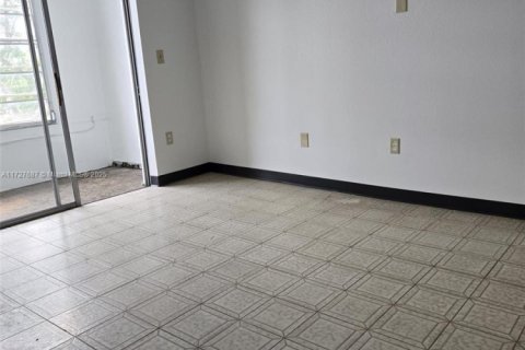 Condominio en venta en Miami Gardens, Florida, 2 dormitorios, 83.8 m2 № 1692830 - foto 5