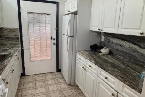 Condominio en venta en Miami Gardens, Florida, 2 dormitorios, 83.8 m2 № 1692830 - foto 16