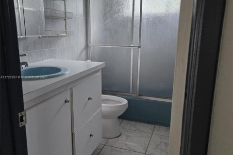 Condominio en venta en Miami Gardens, Florida, 2 dormitorios, 83.8 m2 № 1692830 - foto 12