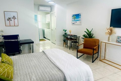 Apartment in Miami Beach, Florida 799.89 sq.m. № 1925429 - photo 1