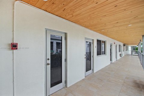 Apartment in Miami Beach, Florida 799.89 sq.m. № 1925429 - photo 18