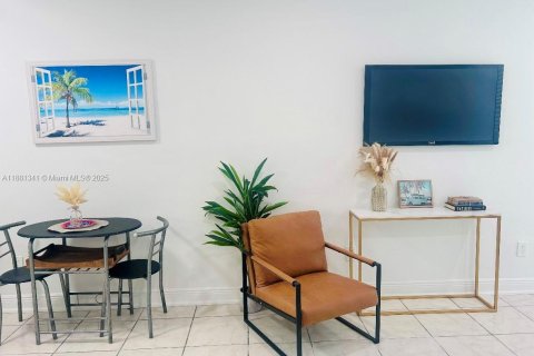 Apartment in Miami Beach, Florida 799.89 sq.m. № 1925429 - photo 8