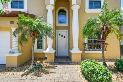 House in Palm Coast, Florida 4 bedrooms, 324.23 sq.m. № 1801836 - photo 4
