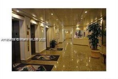 Condo in Miami, Florida, 2 bedrooms  № 1762852 - photo 7