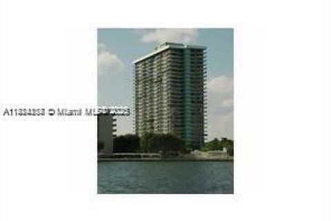 Condo in Miami, Florida, 2 bedrooms  № 1762852 - photo 19