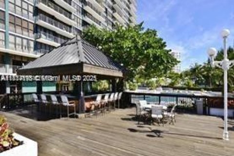 Condo in Miami, Florida, 2 bedrooms  № 1762852 - photo 13