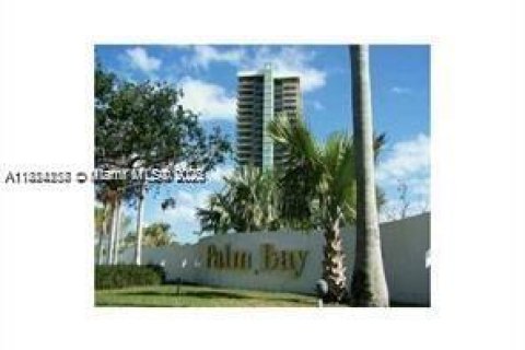 Condo in Miami, Florida, 2 bedrooms  № 1762852 - photo 3