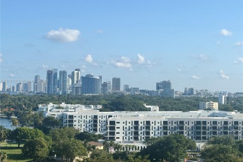 Condo in Miami, Florida, 2 bedrooms  № 1762852 - photo 2