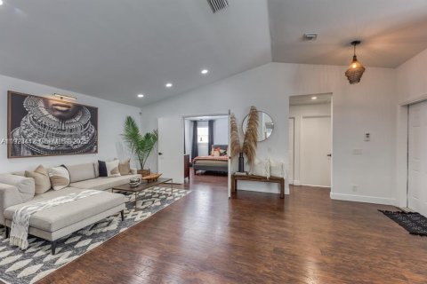 Casa en venta en Margate, Florida, 4 dormitorios, 208.38 m2 № 1977382 - foto 9